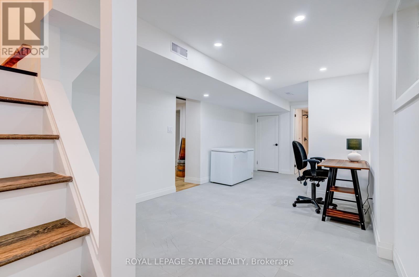 Photo 23 of 6461 Dickenson Road E, Hamilton ON