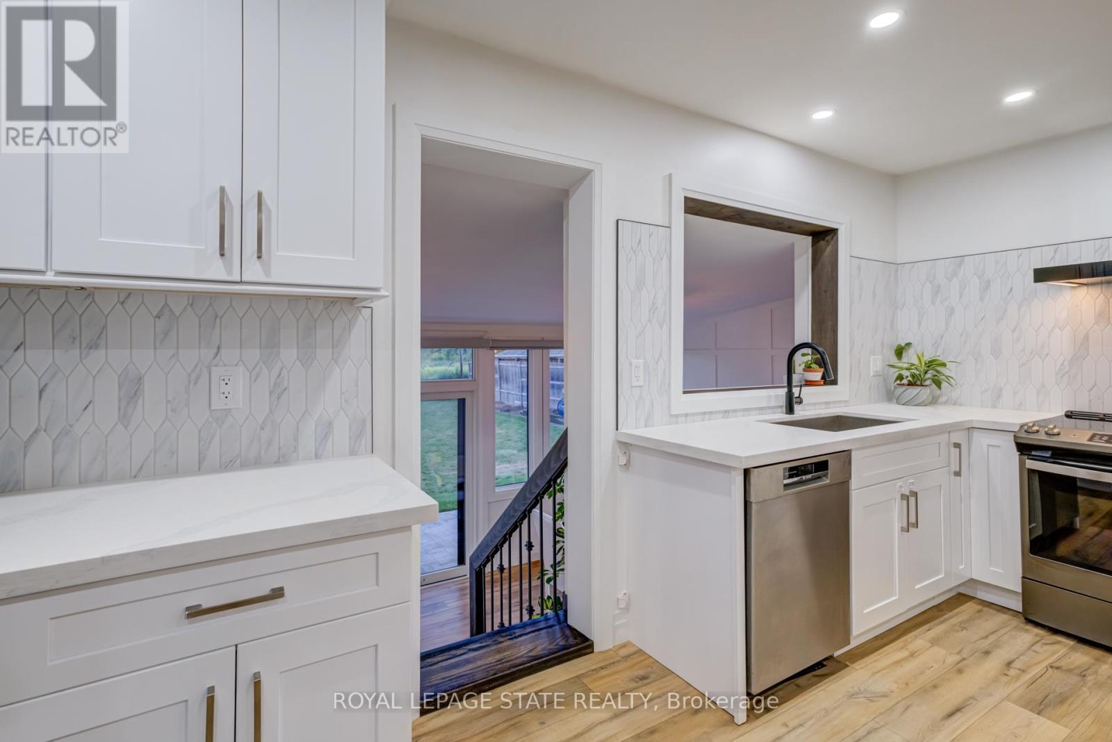 Photo 33 of 6461 Dickenson Road E, Hamilton ON