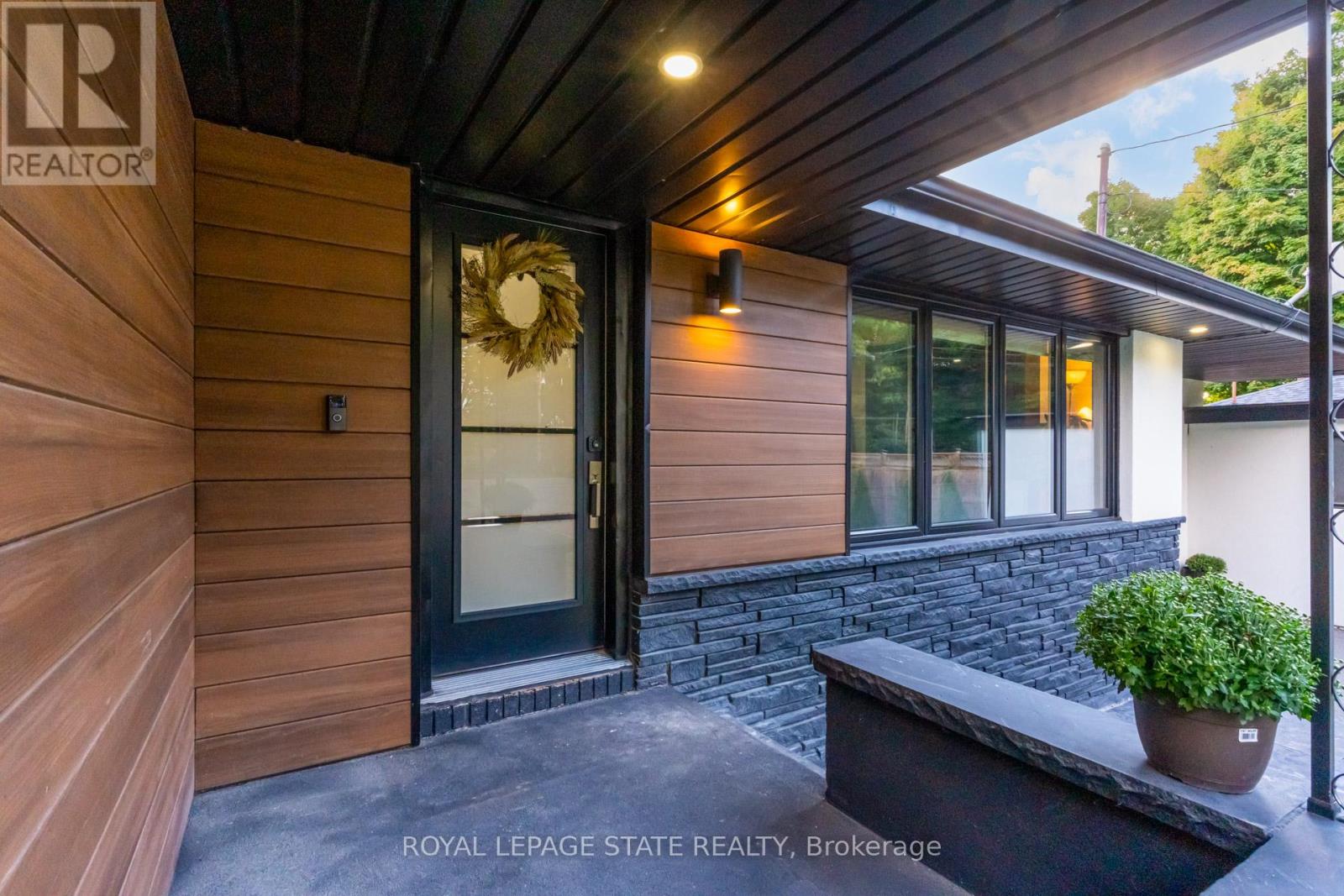 Photo 7 of 6461 Dickenson Road E, Hamilton ON