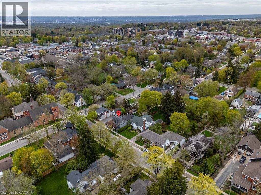 Photo 4 of 99 Mill Street N, Waterdown ON