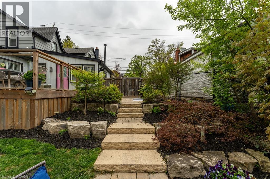Photo 8 of 99 Mill Street N, Waterdown ON