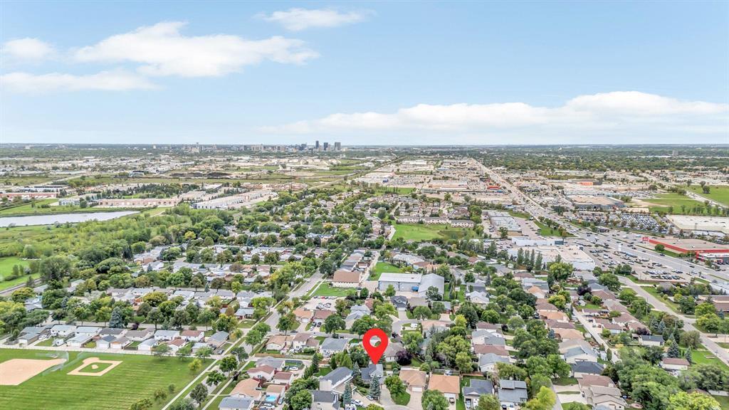 Photo 2 of 34 Gardner Cove, Winnipeg MB