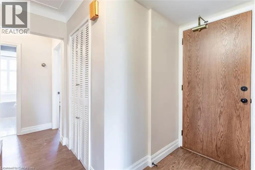 Photo 2 of 432 Burlington Avenue Unit 5, Burlington ON
