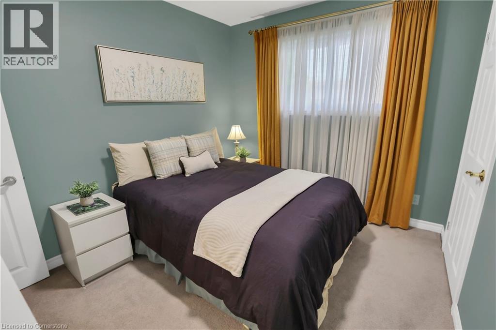 Photo 16 of 95 Mountain Avenue N, Stoney Creek ON