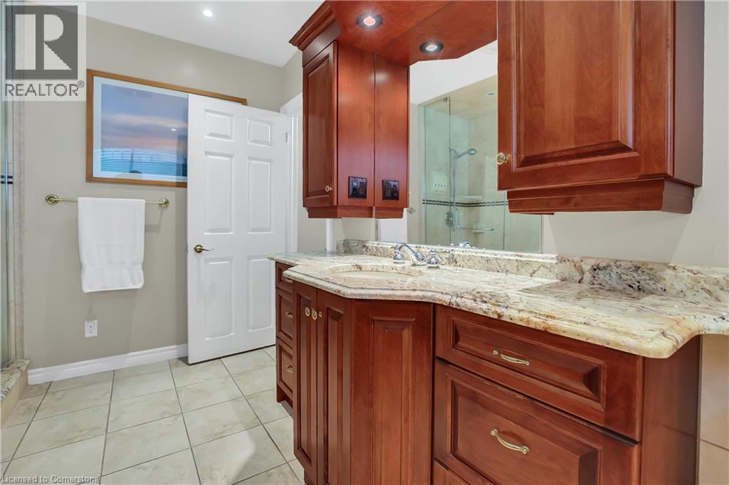 Photo 12 of 95 Mountain Avenue N, Stoney Creek ON