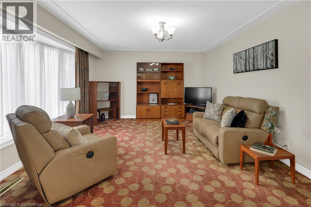 Photo 19 of 95 Mountain Avenue N, Stoney Creek ON