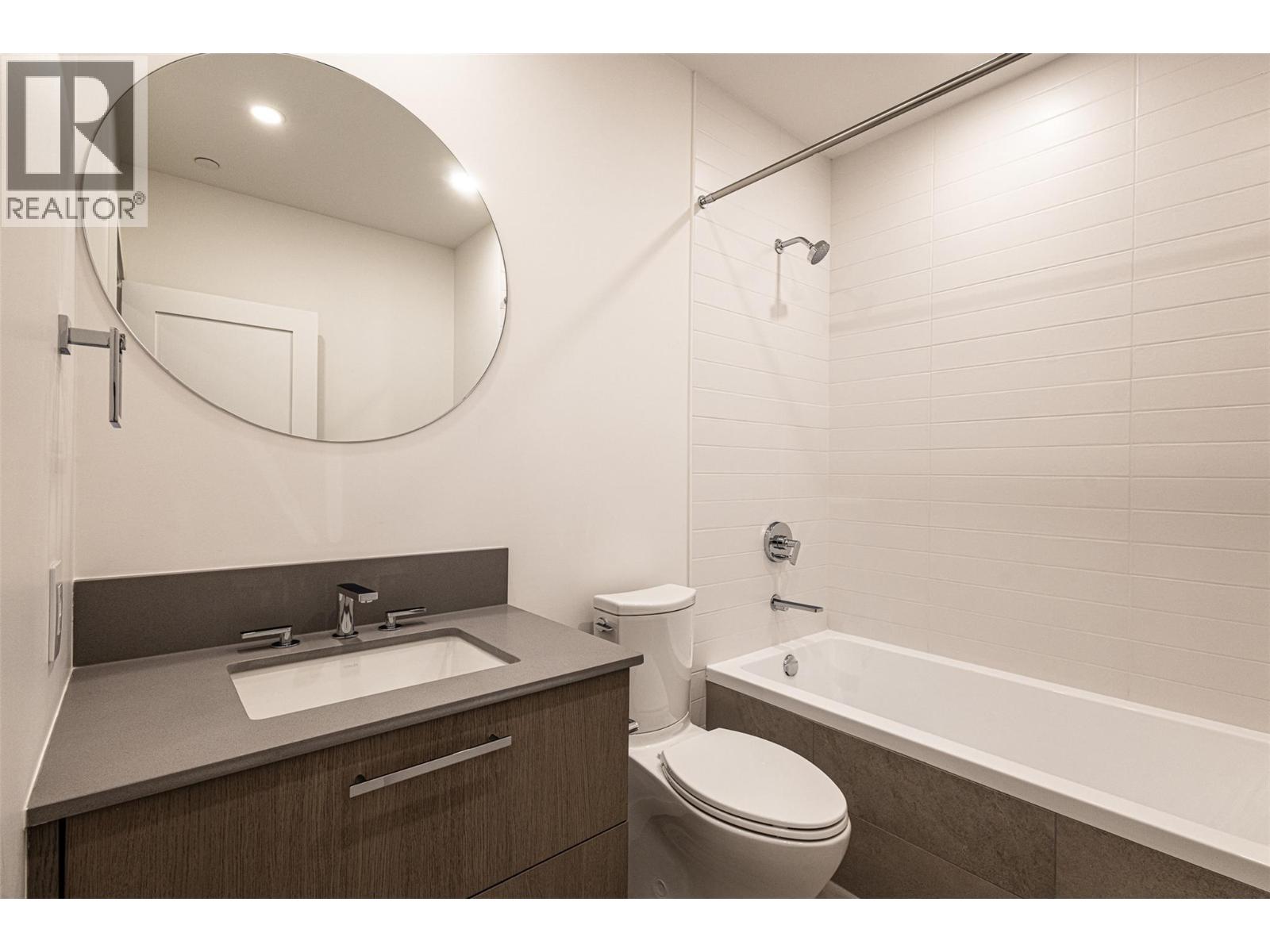 312 3389 LAKESHORE Road, Kelowna
