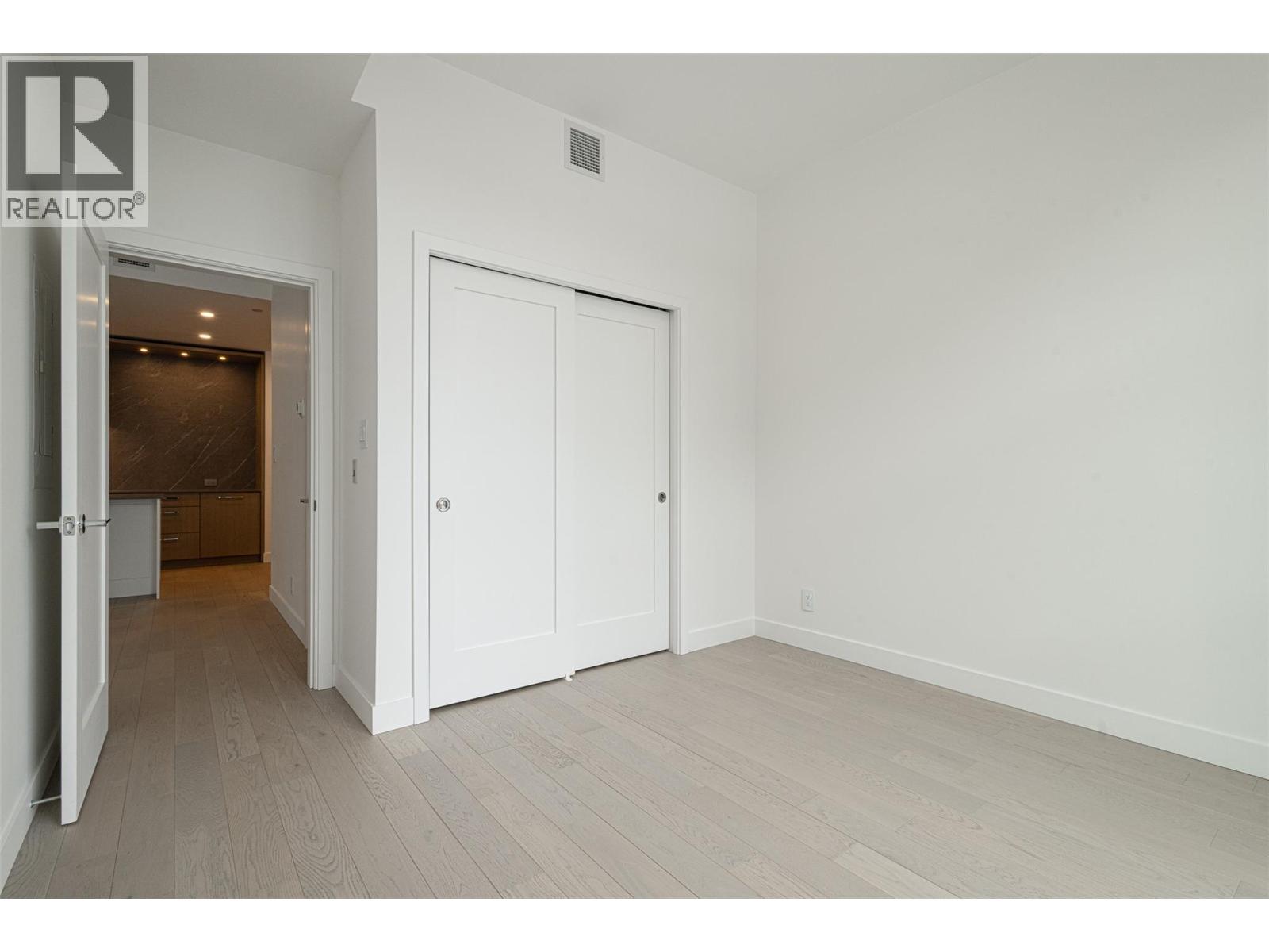 312 3389 LAKESHORE Road, Kelowna