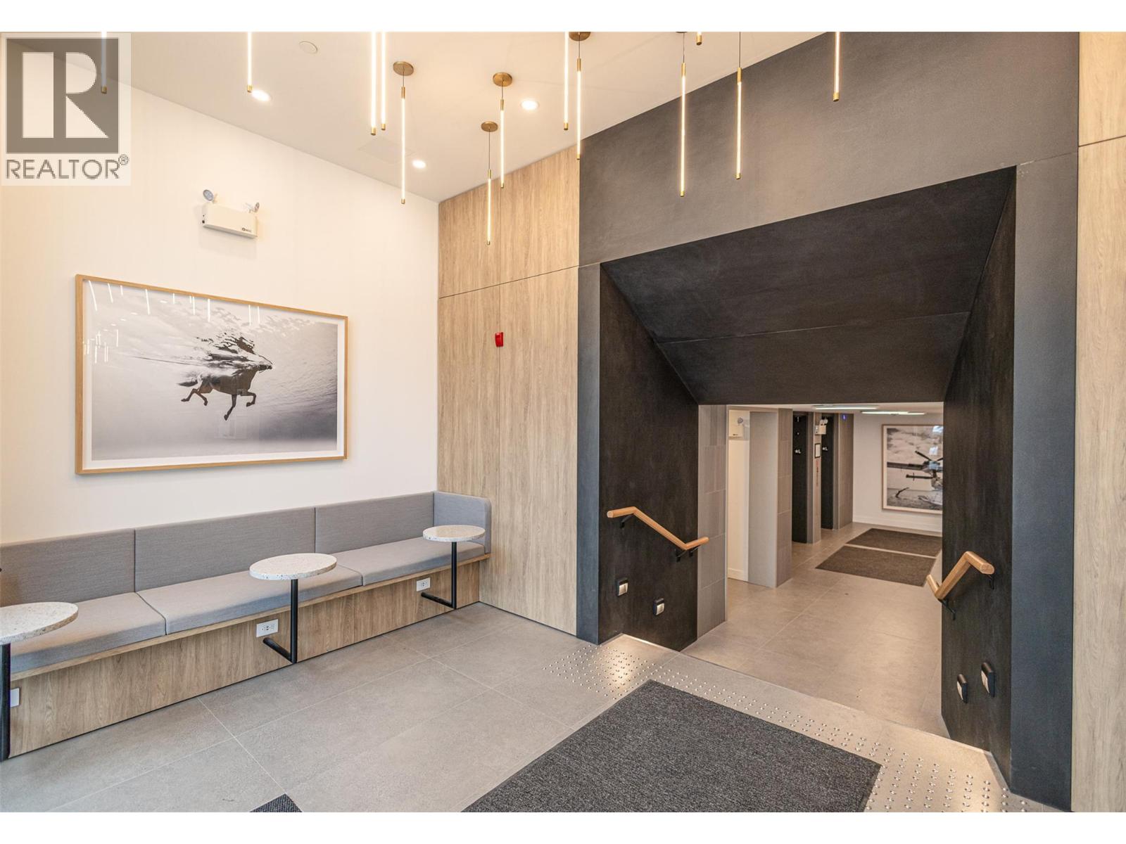 312 3389 LAKESHORE Road, Kelowna