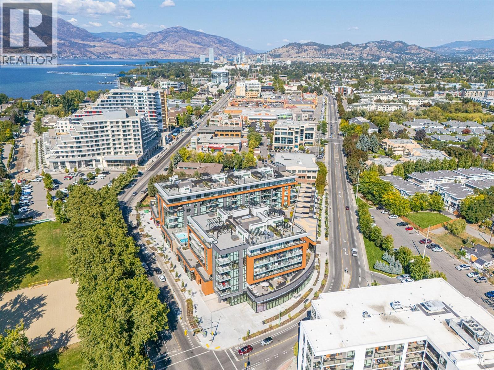 312 3389 LAKESHORE Road, Kelowna