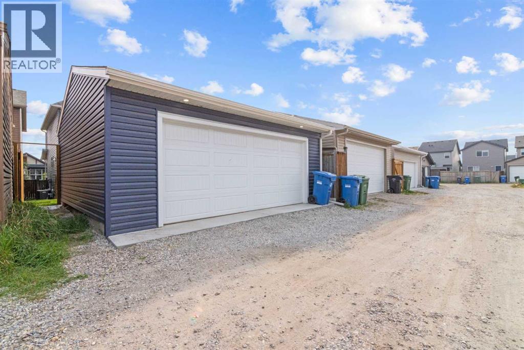 Photo 15 of 1351 New Brighton Park Se, Calgary AB