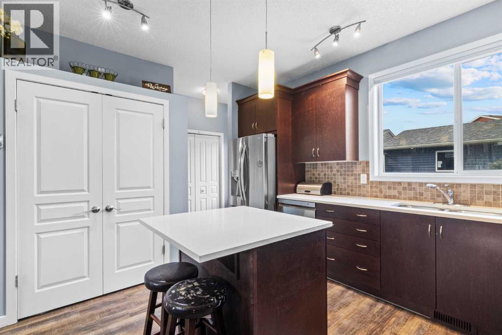 Photo 4 of 1351 New Brighton Park Se, Calgary AB