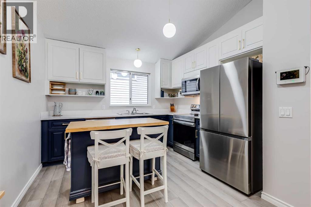 Photo 12 of 19 Martinwood Court Ne, Calgary AB