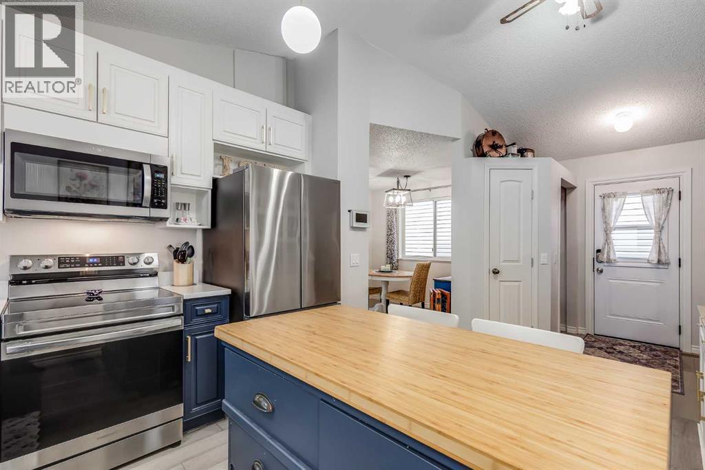Photo 15 of 19 Martinwood Court Ne, Calgary AB