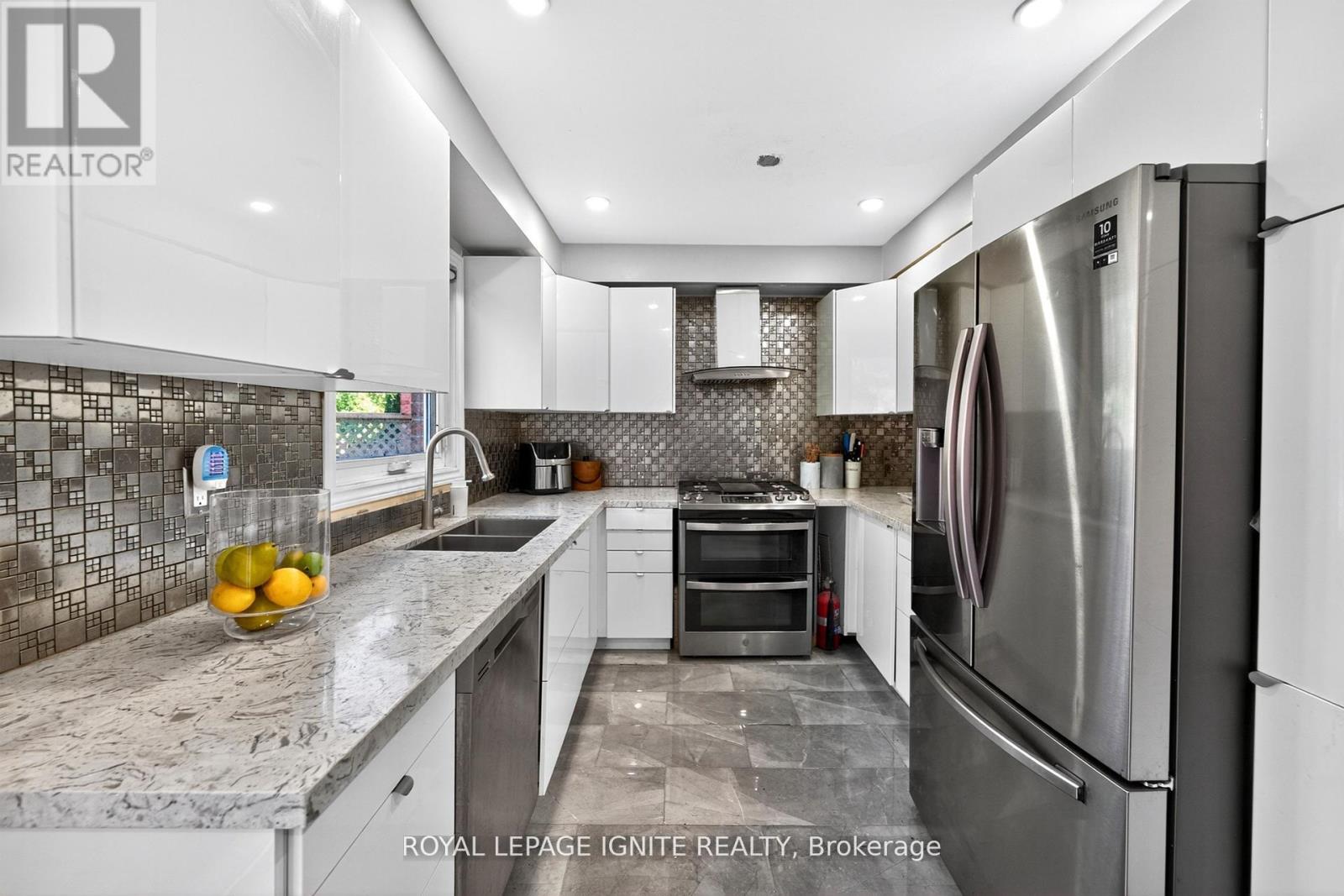 Photo 15 of 7 Ducatel Crescent, Ajax ON