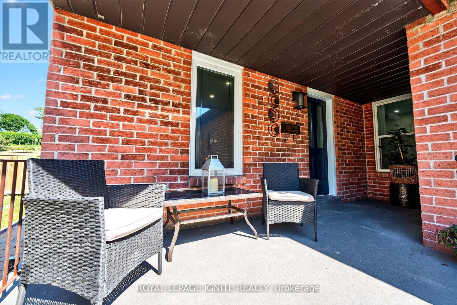 Photo 2 of 7 Ducatel Crescent, Ajax ON