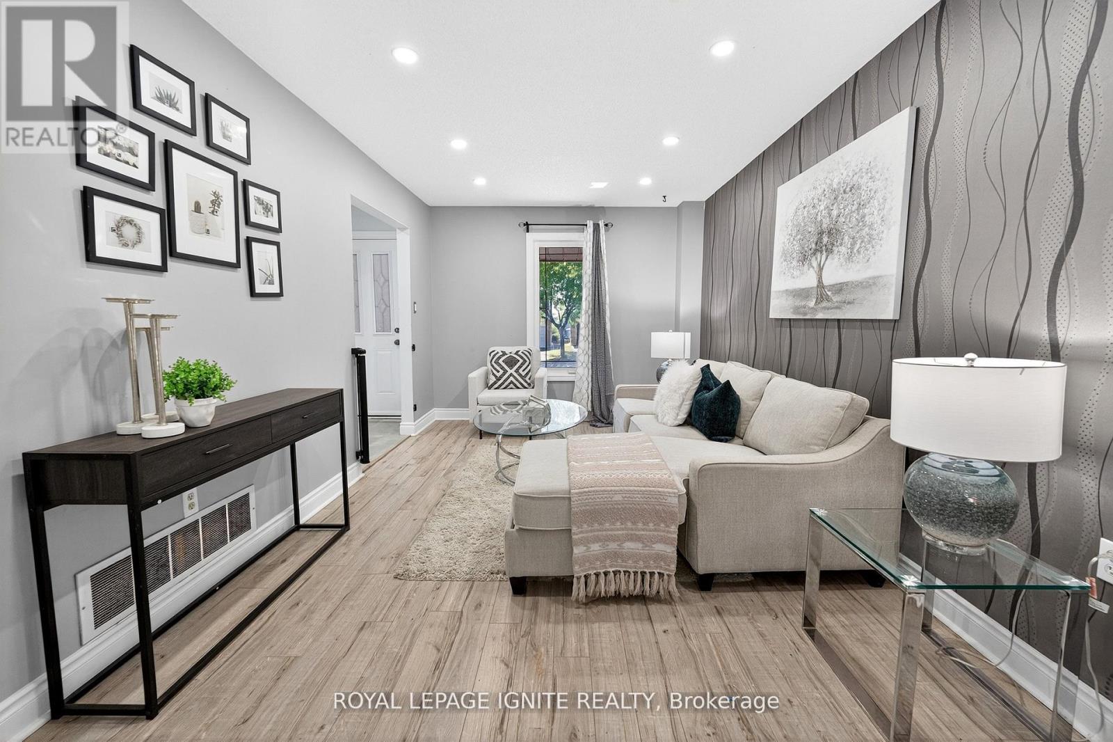 Photo 4 of 7 Ducatel Crescent, Ajax ON