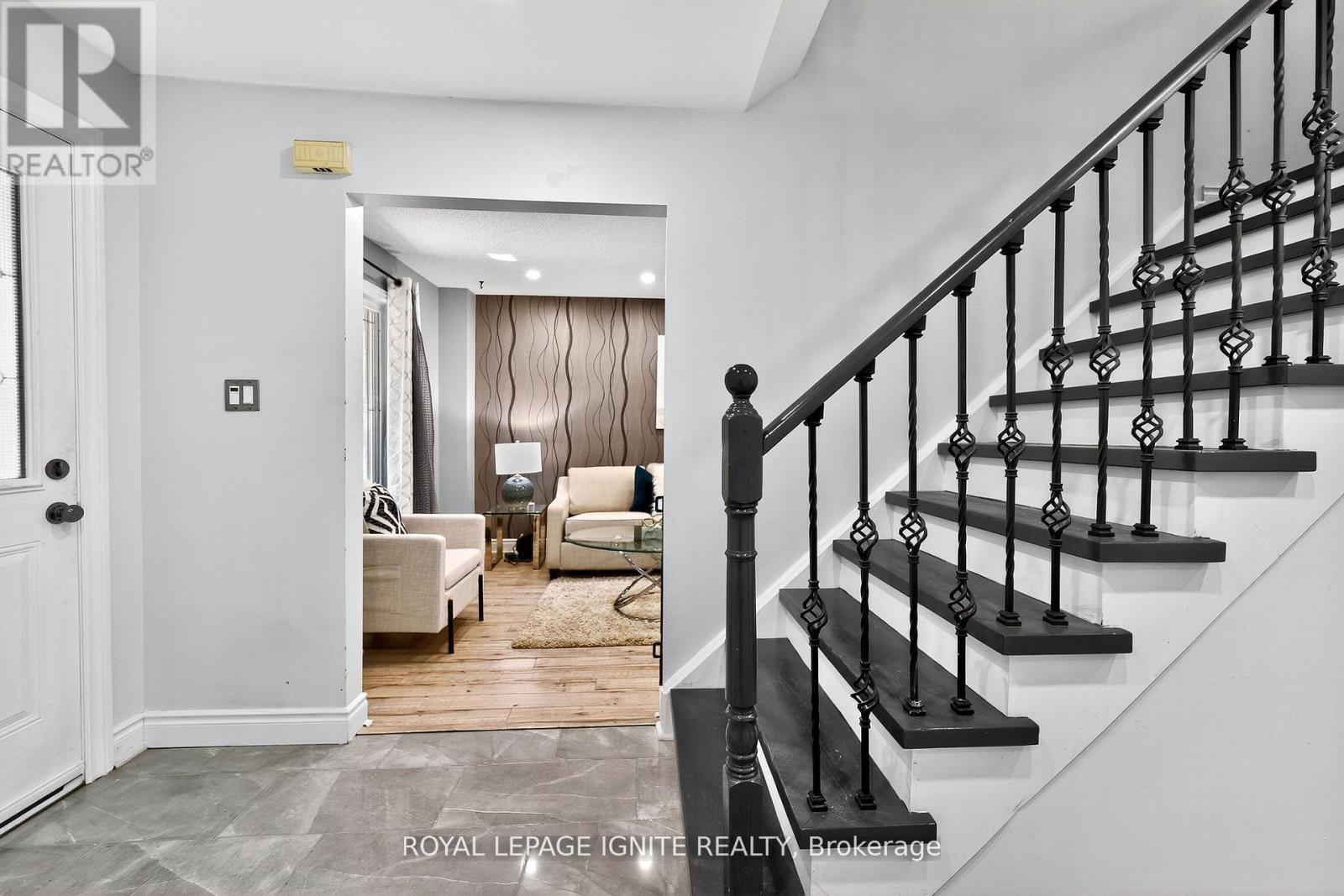 Photo 5 of 7 Ducatel Crescent, Ajax ON