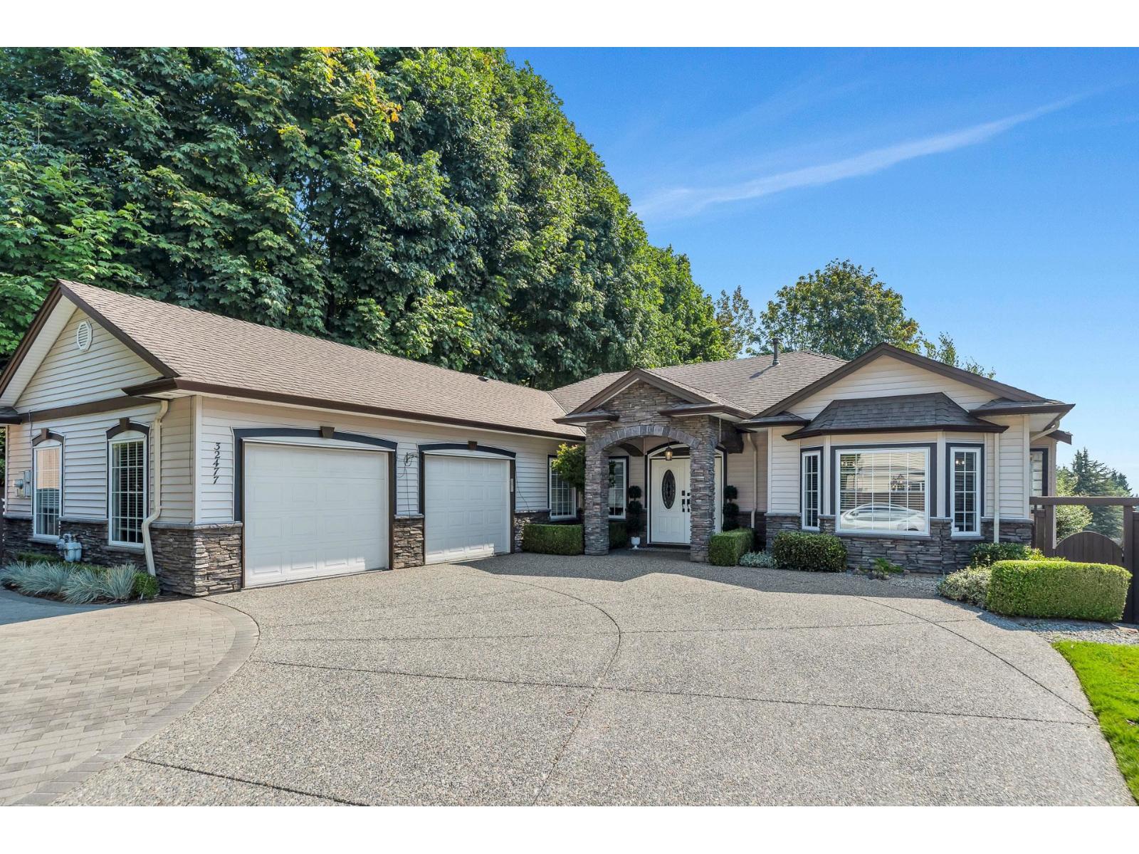 Photo 2 of 32477 W Bobcat Drive, Mission BC