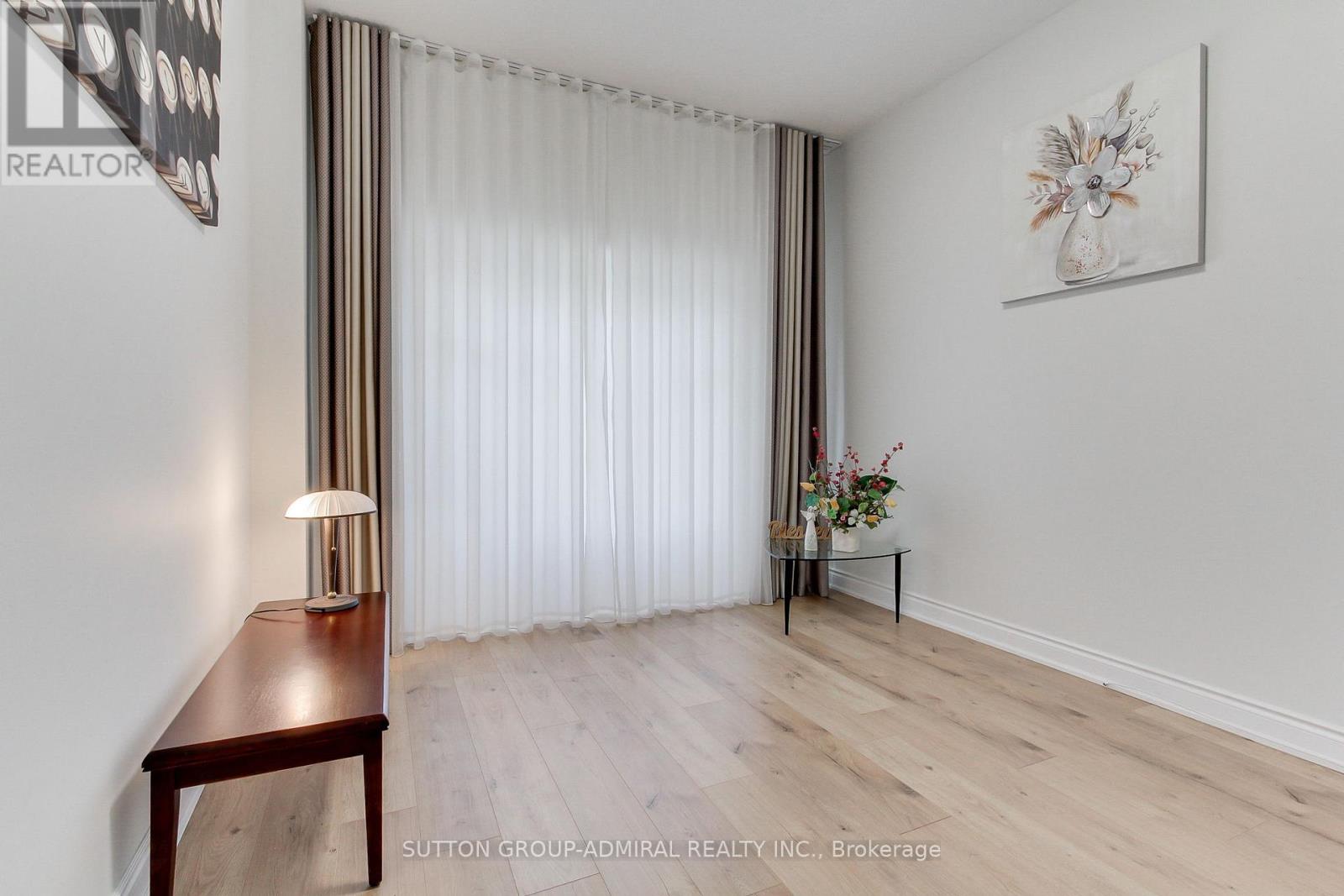 Photo 10 of 26 Carron Avenue, Vaughan ON