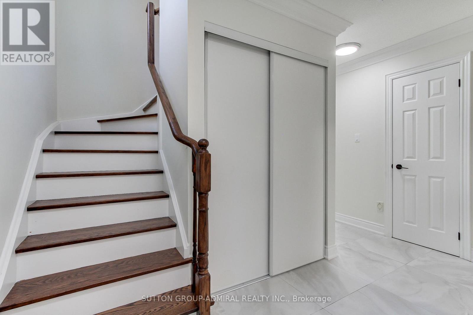 Photo 7 of 26 Carron Avenue, Vaughan ON