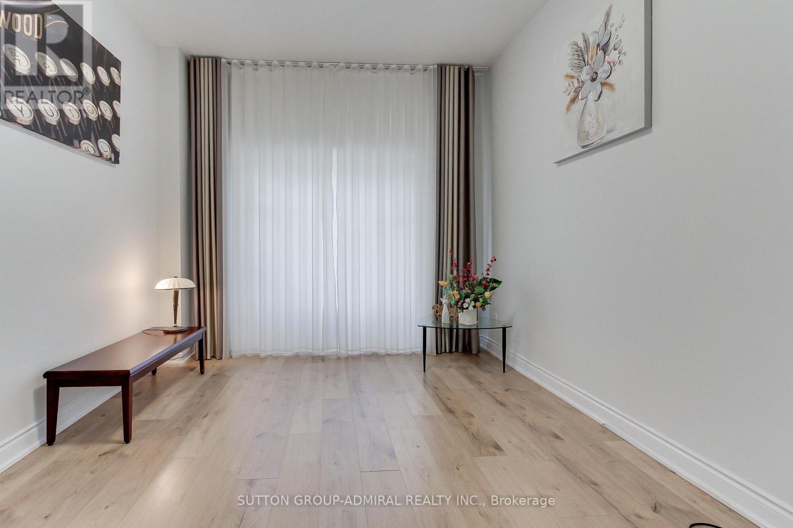 Photo 8 of 26 Carron Avenue, Vaughan ON