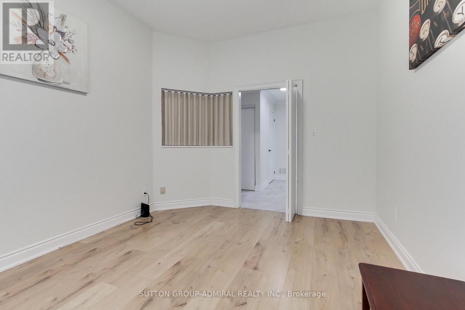 Photo 9 of 26 Carron Avenue, Vaughan ON