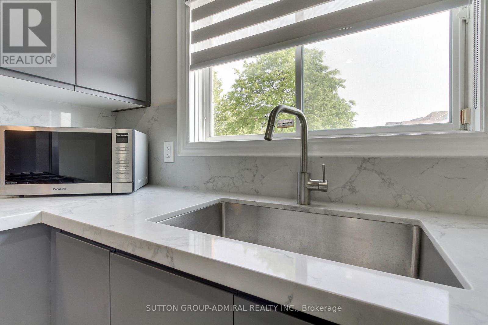 Photo 15 of 26 Carron Avenue, Vaughan ON