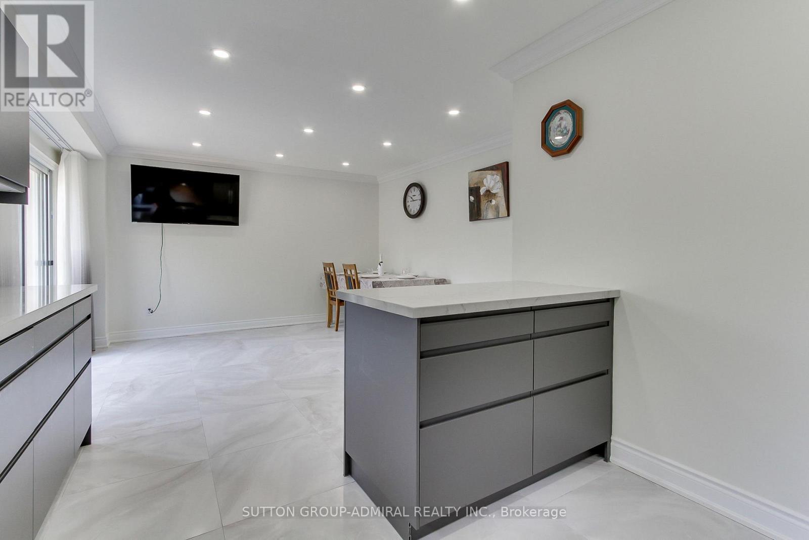 Photo 16 of 26 Carron Avenue, Vaughan ON