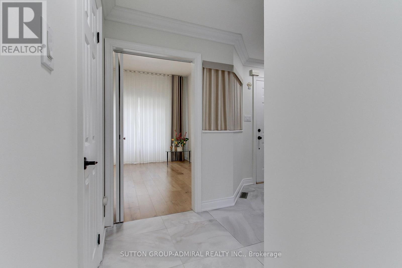 Photo 6 of 26 Carron Avenue, Vaughan ON