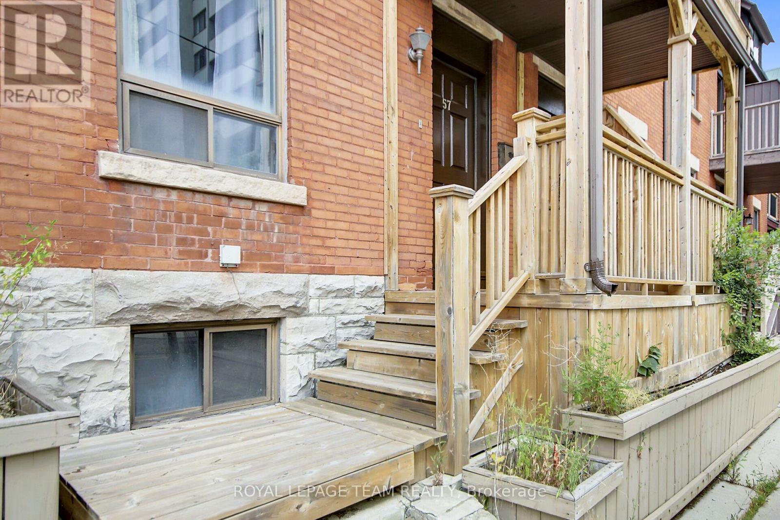 4 bedroom/2 bath in the heart of Ottawa