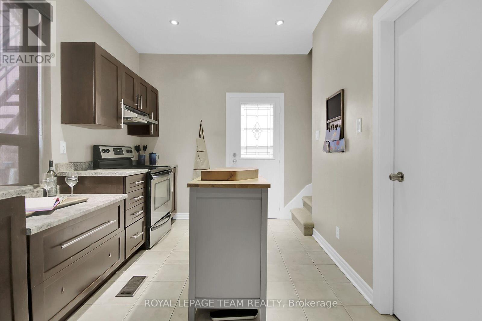 Photo 11 of 57 Argyle Avenue, Ottawa ON