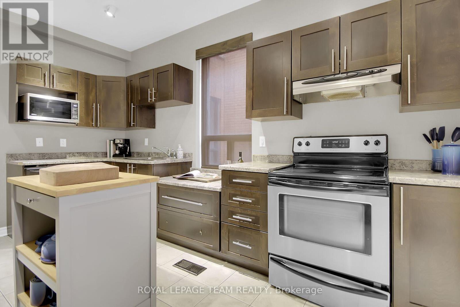Photo 13 of 57 Argyle Avenue, Ottawa ON