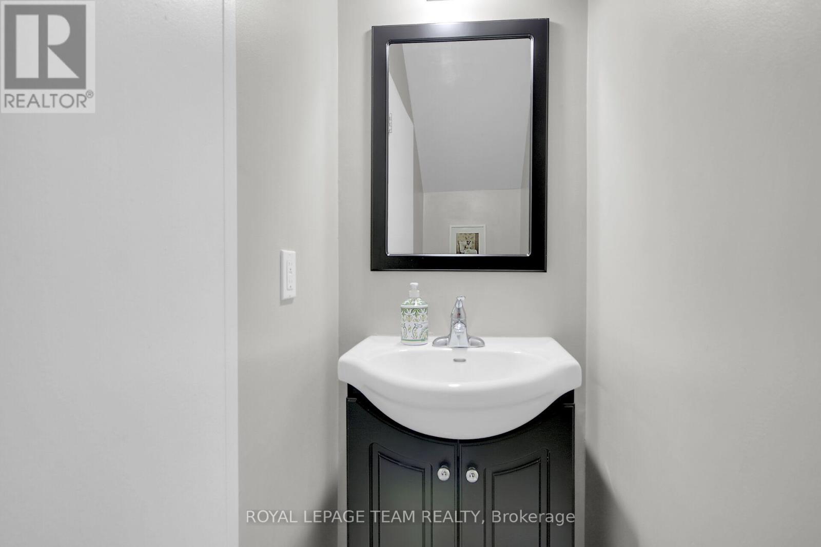 Photo 14 of 57 Argyle Avenue, Ottawa ON