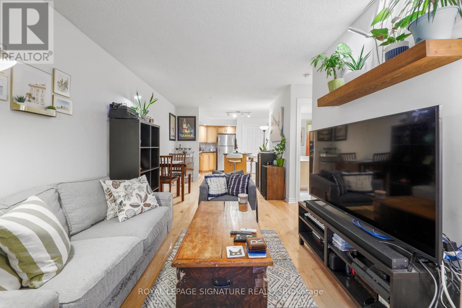 Photo 10 of 343 250 Wellington Street W, Toronto ON