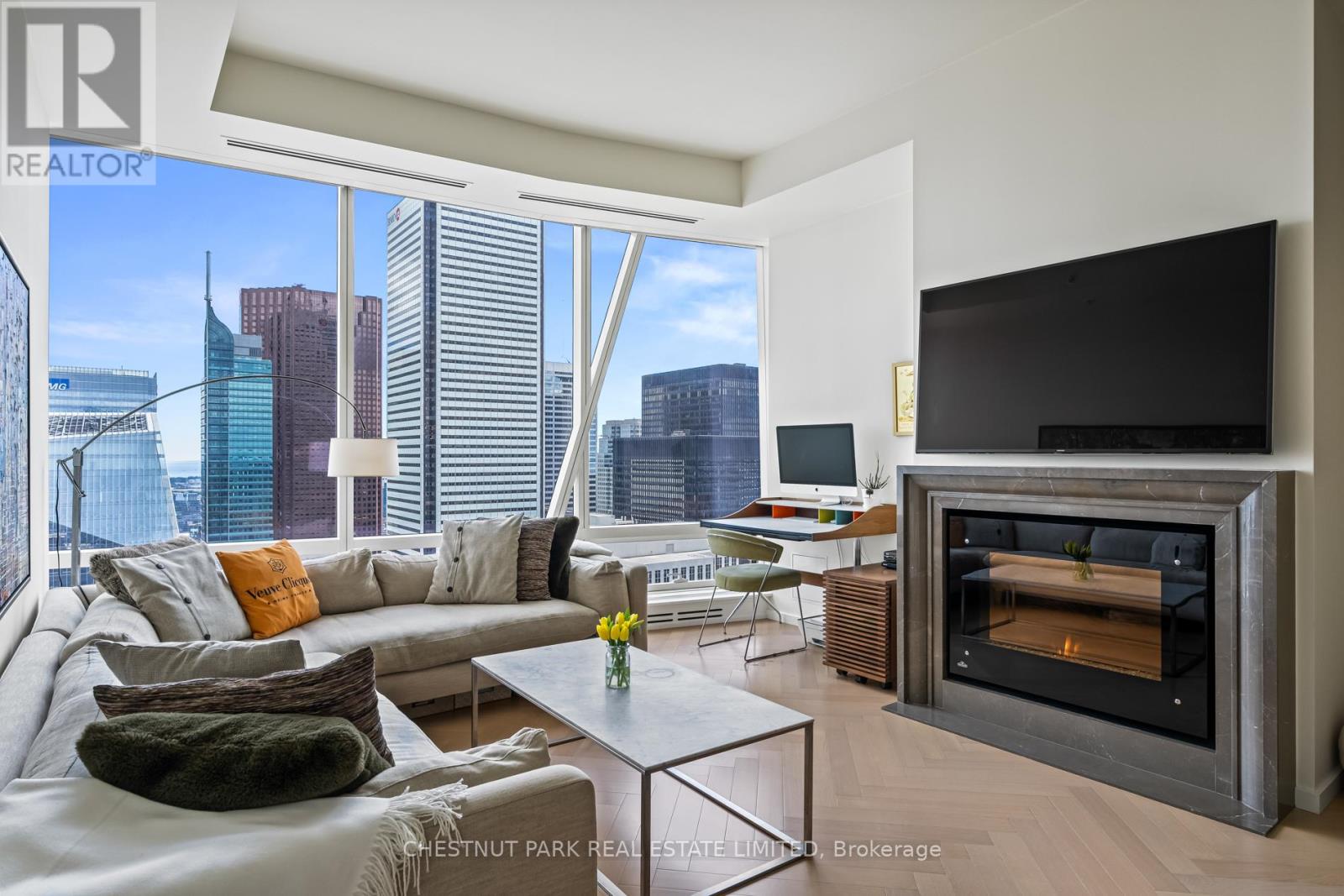 Photo 10 of 5707 180 University Avenue, Toronto ON
