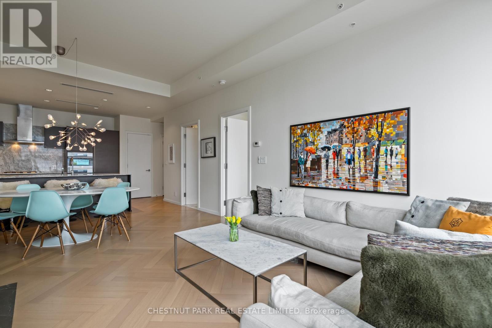 Photo 13 of 5707 180 University Avenue, Toronto ON