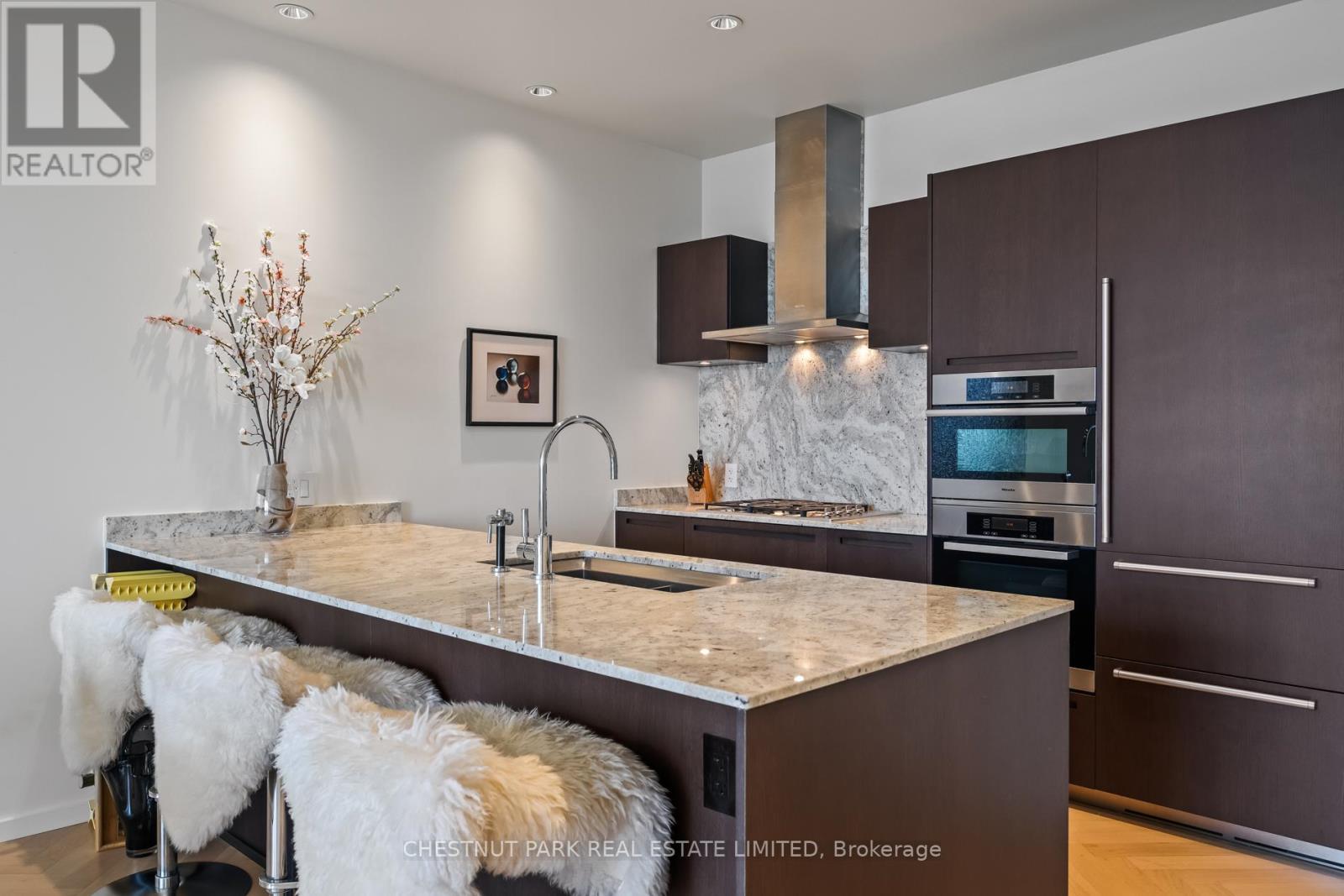 Photo 15 of 5707 180 University Avenue, Toronto ON