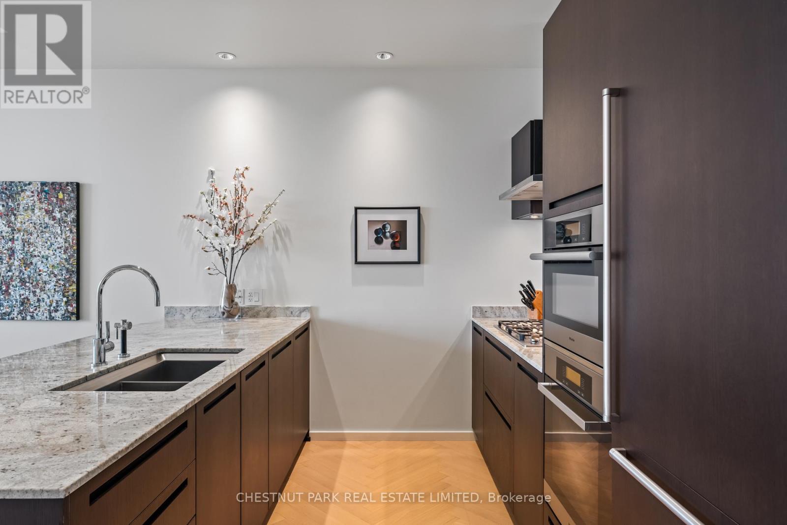 Photo 16 of 5707 180 University Avenue, Toronto ON