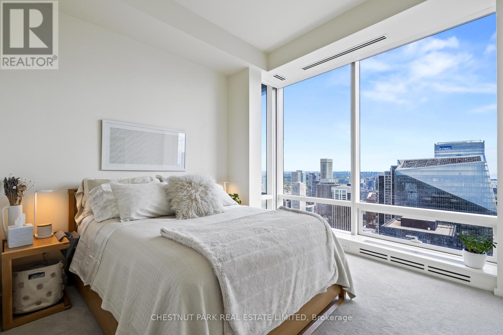 Photo 17 of 5707 180 University Avenue, Toronto ON