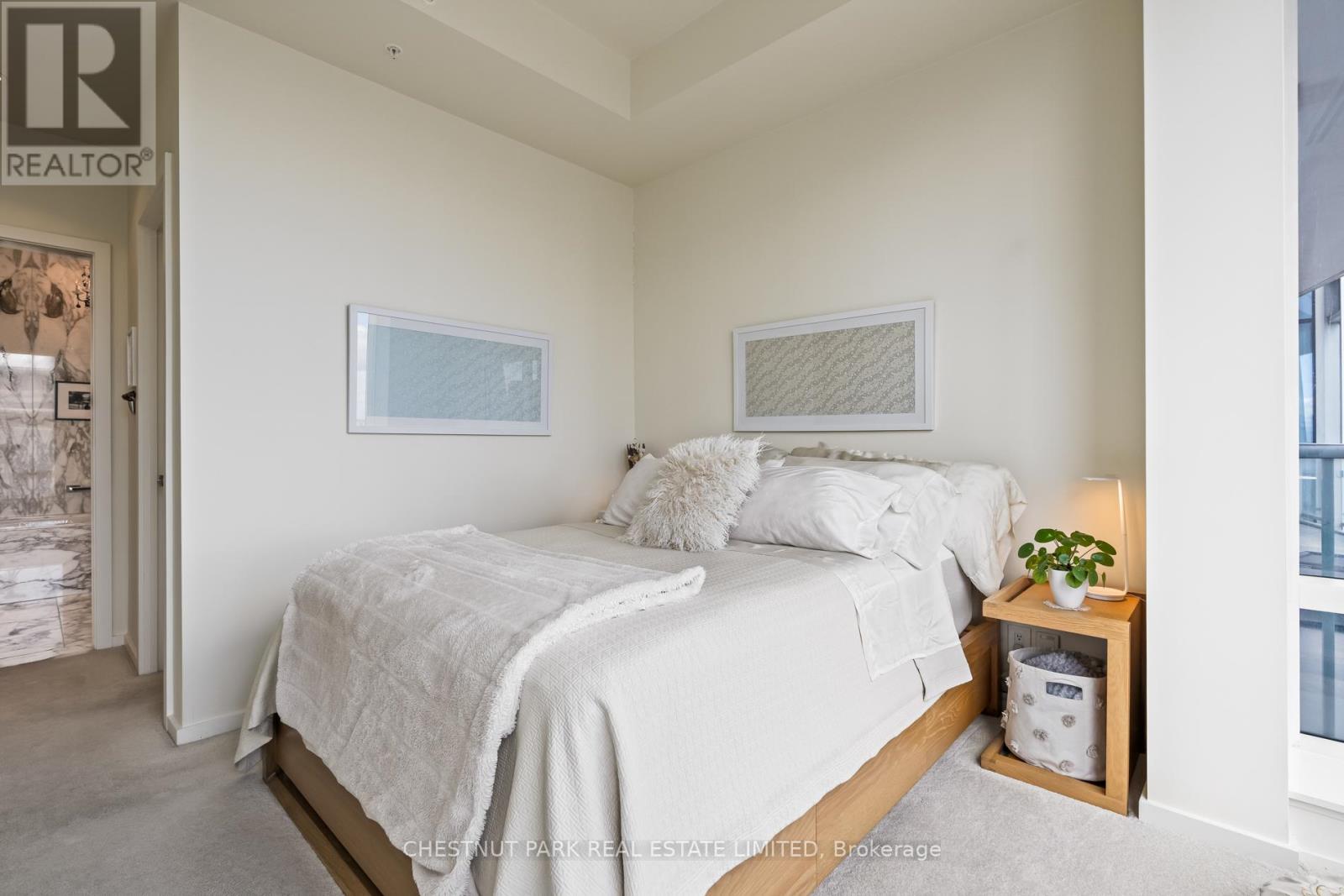Photo 18 of 5707 180 University Avenue, Toronto ON