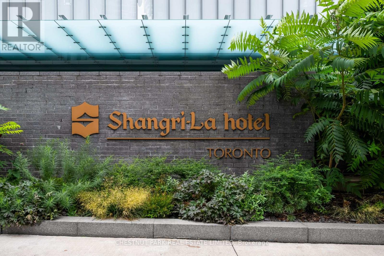 Photo 24 of 5707 180 University Avenue, Toronto ON