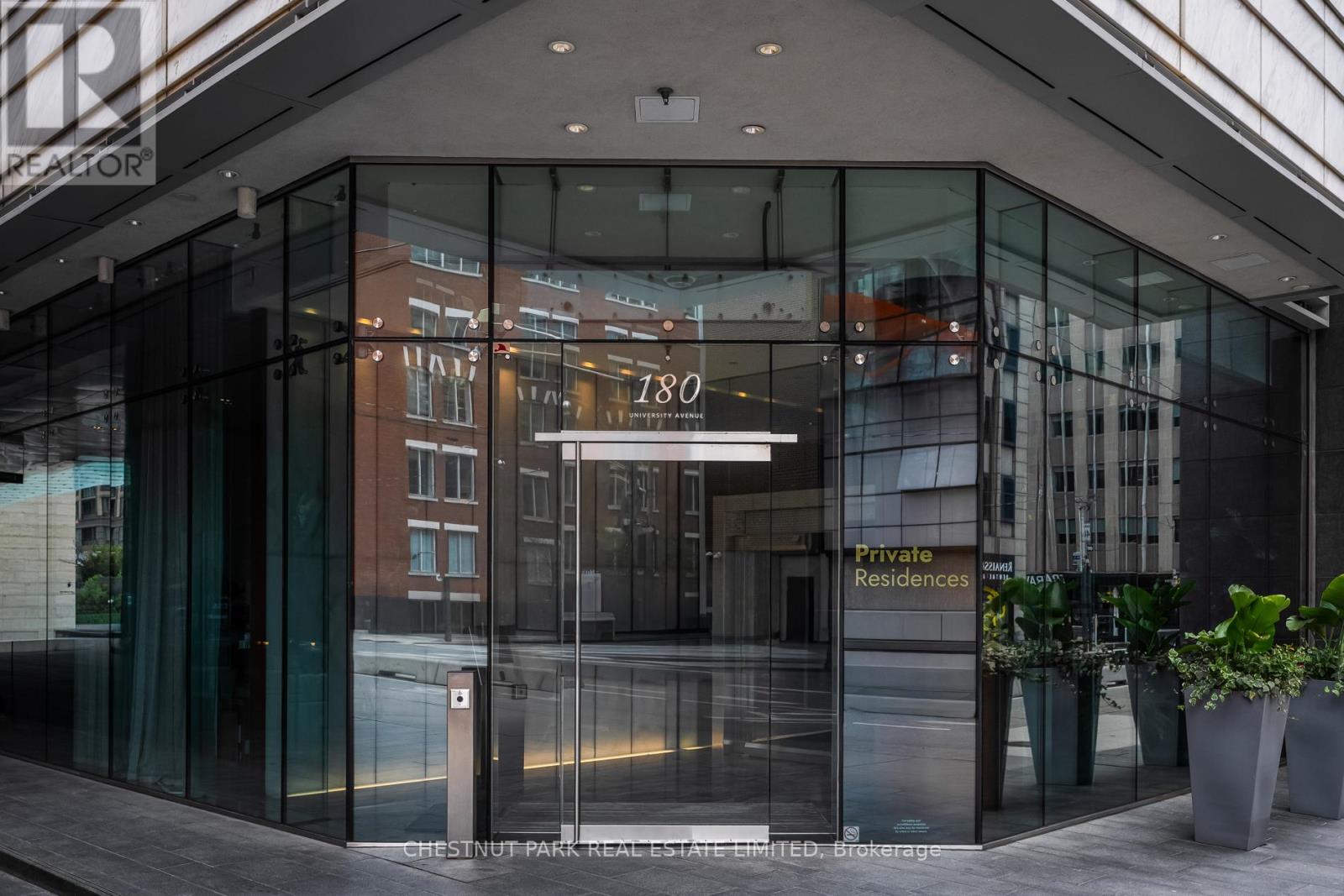 Photo 25 of 5707 180 University Avenue, Toronto ON