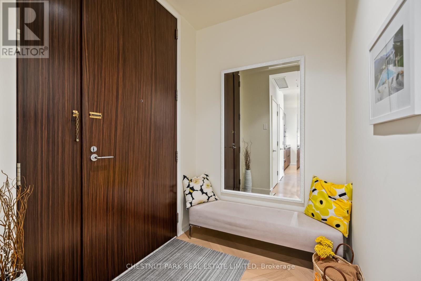 Photo 6 of 5707 180 University Avenue, Toronto ON