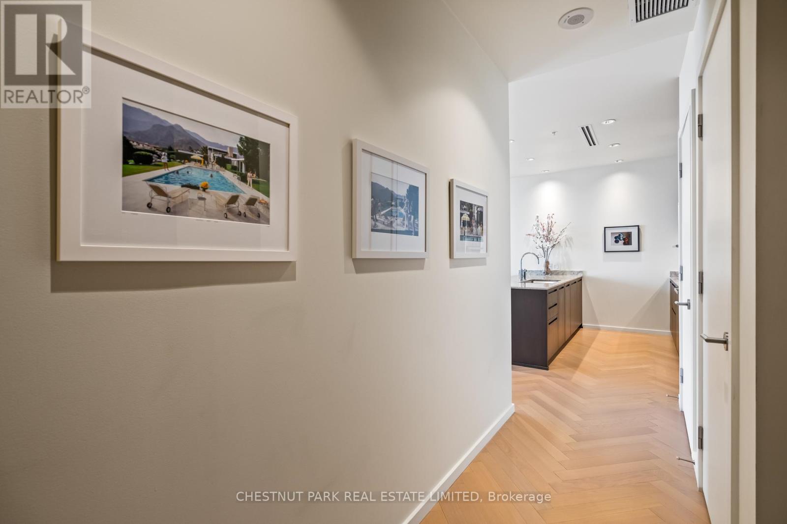 Photo 7 of 5707 180 University Avenue, Toronto ON