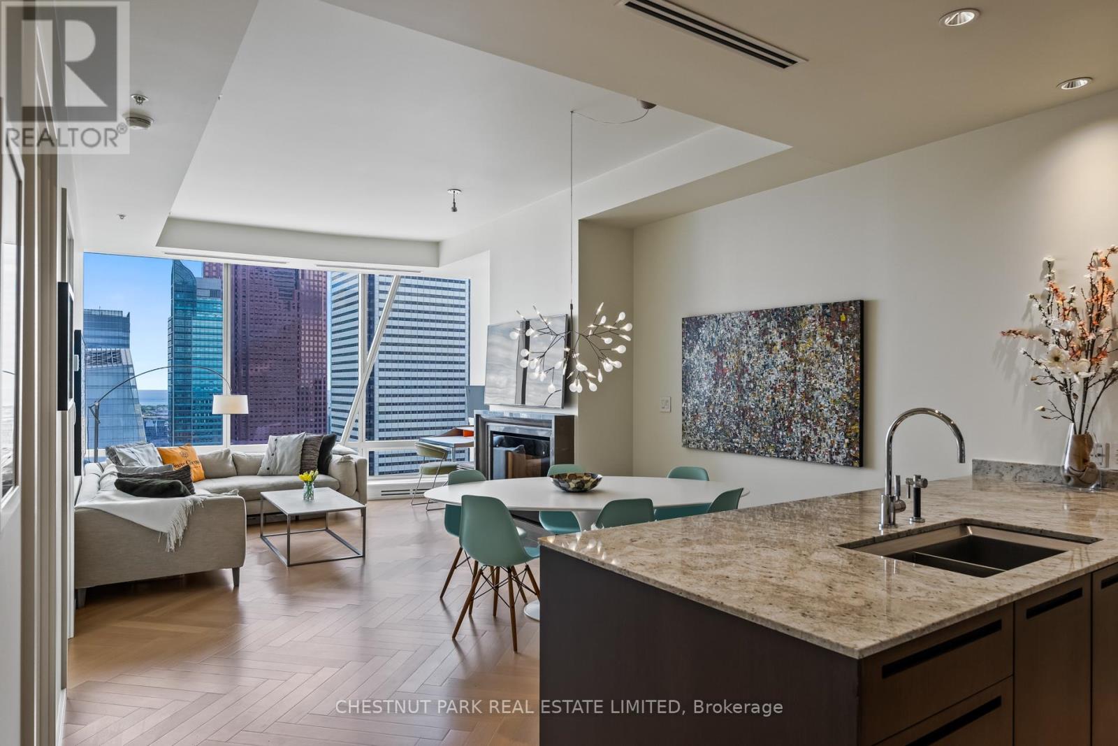 Photo 8 of 5707 180 University Avenue, Toronto ON