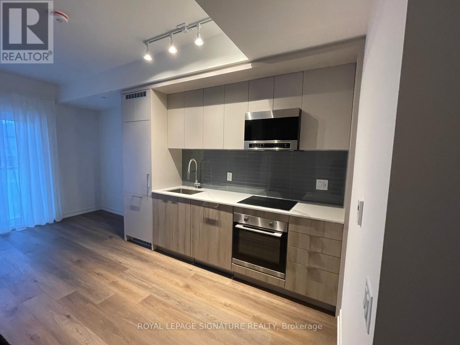 Photo 2 of 212 863 St Clair Avenue W, Toronto ON