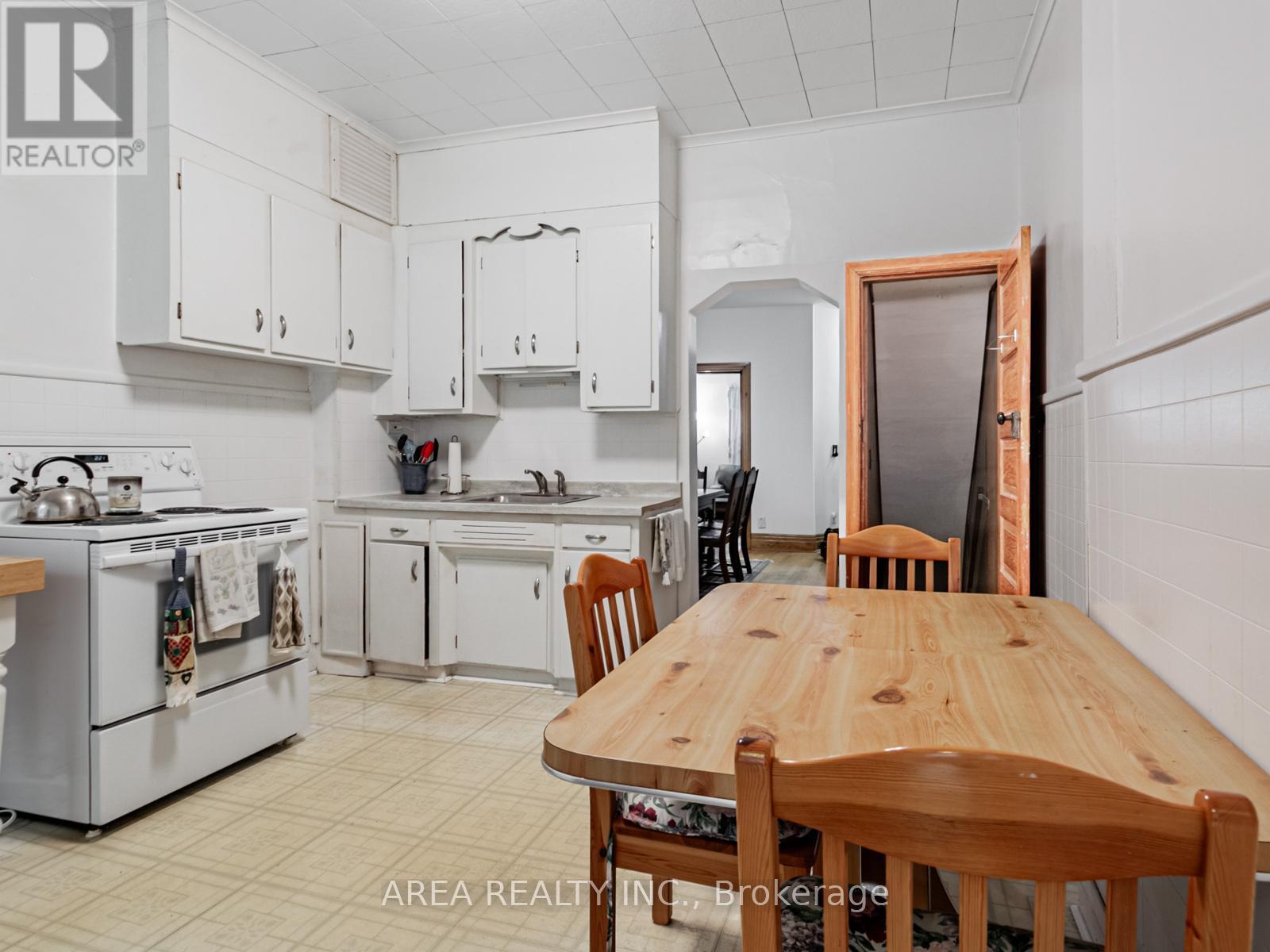 Photo 10 of 50 Mackenzie Crescent, Toronto ON