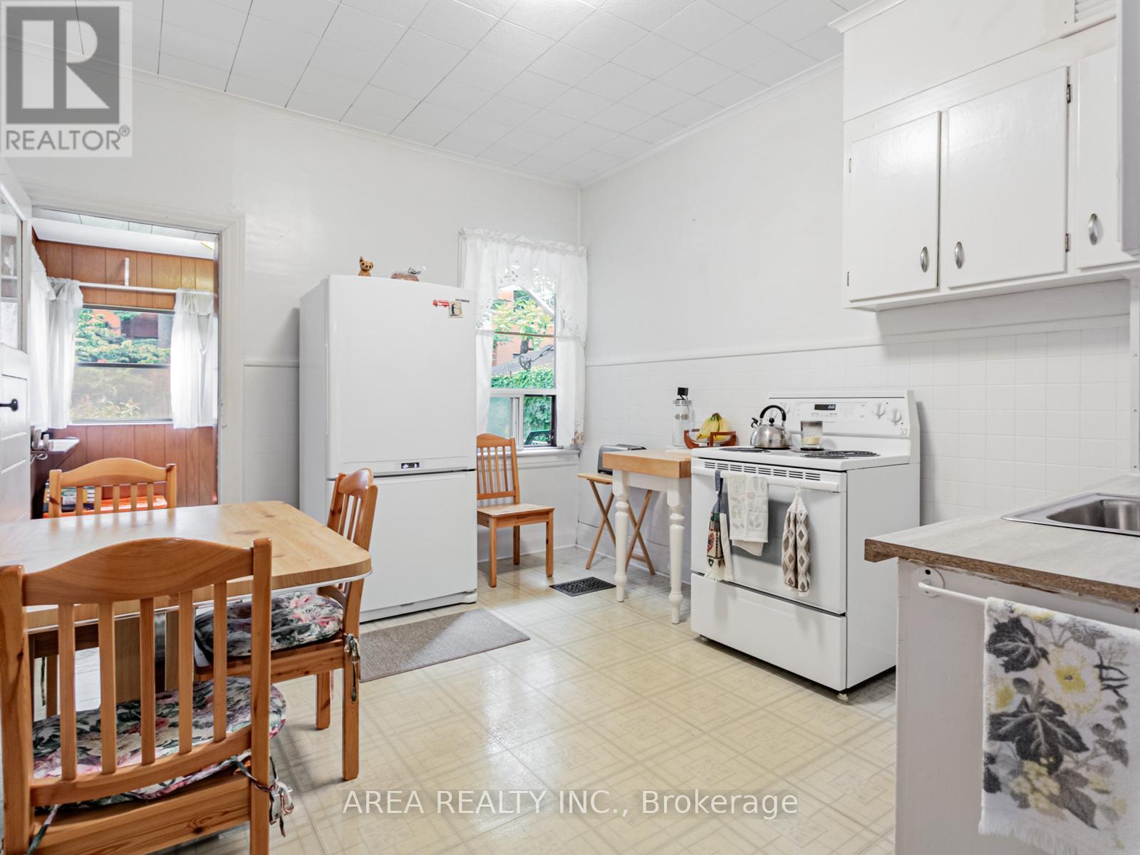 Photo 11 of 50 Mackenzie Crescent, Toronto ON