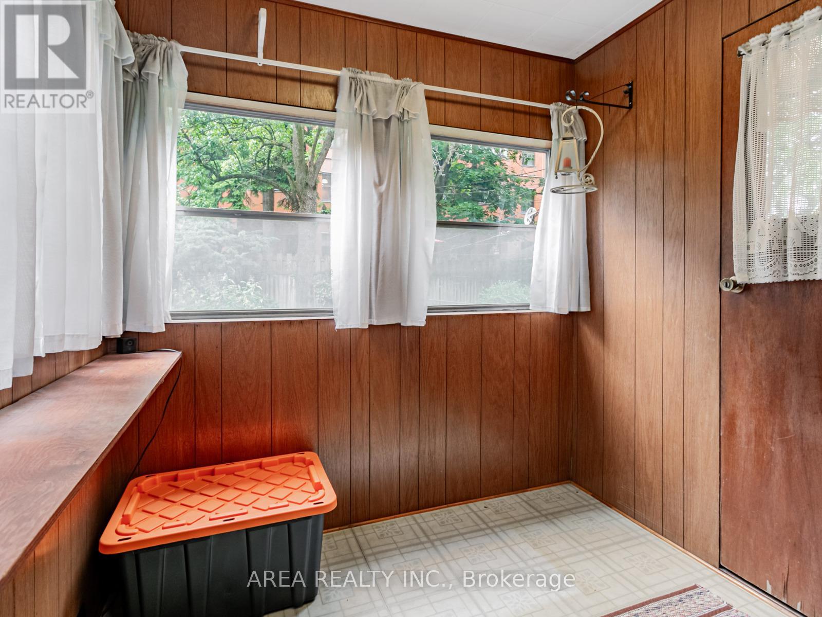 Photo 12 of 50 Mackenzie Crescent, Toronto ON
